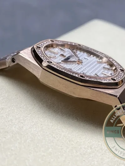 Replica Audemars Piguet Royal Oak Diamond 67651OR.ZZ.1261OR.01 33mm - Swiss-Made Clone Watch
