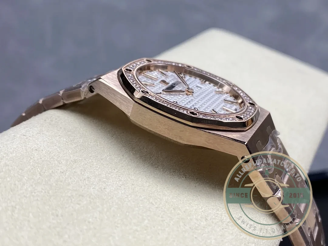 Replica Audemars Piguet Royal Oak Diamond 67651OR.ZZ.1261OR.01 33mm - Swiss-Made Clone Watch
