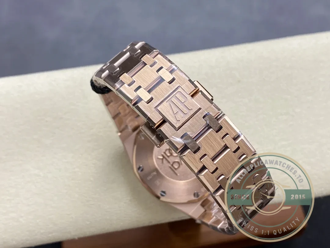 Replica Audemars Piguet Royal Oak Diamond 67651OR.ZZ.1261OR.01 33mm - Factory Super Clone Watch
