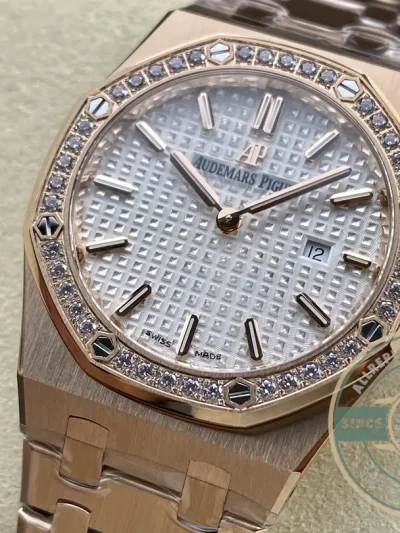 Replica Audemars Piguet Royal Oak Diamond 67651OR.ZZ.1261OR.01 33mm - Best Quality Replica Watch