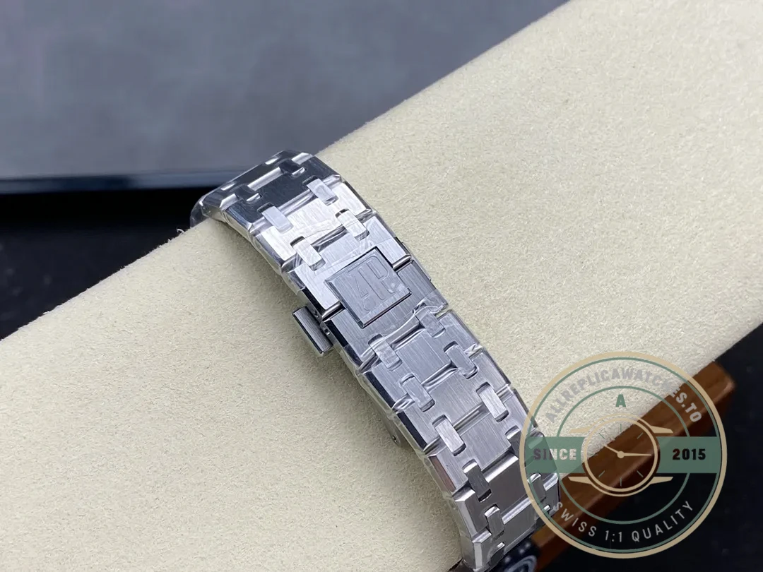 Replica Audemars Piguet Royal Oak Series 67651ST.ZZ.1261ST.01 33mm - Best Quality Replica Watch