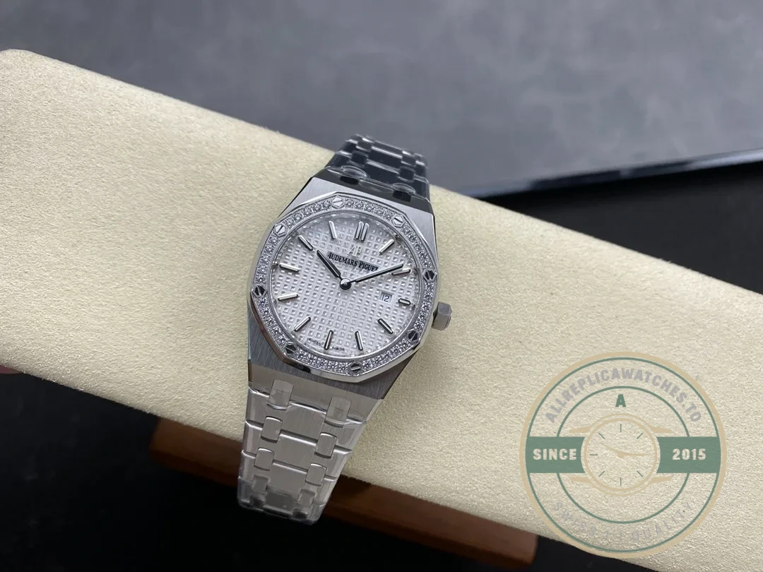Replica Audemars Piguet Royal Oak Series 67651ST.ZZ.1261ST.01 33mm - 1:1 Swiss Replica Watch