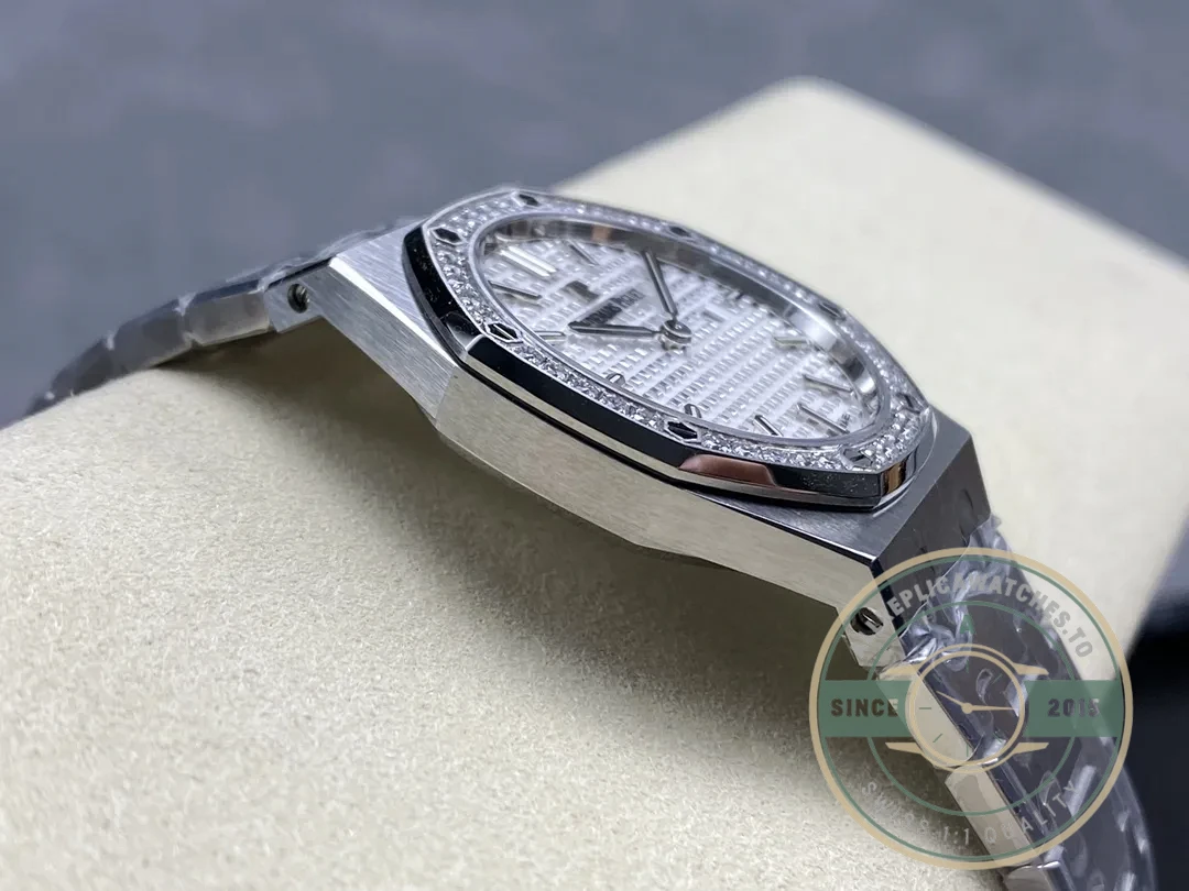 Replica Audemars Piguet Royal Oak Series 67651ST.ZZ.1261ST.01 33mm - Affordable Super Clone Watch
