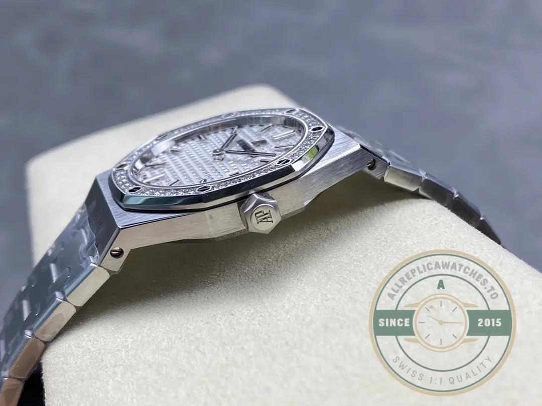 Replica Audemars Piguet Royal Oak Series 67651ST.ZZ.1261ST.01 33mm - Swiss-Made Clone Watch
