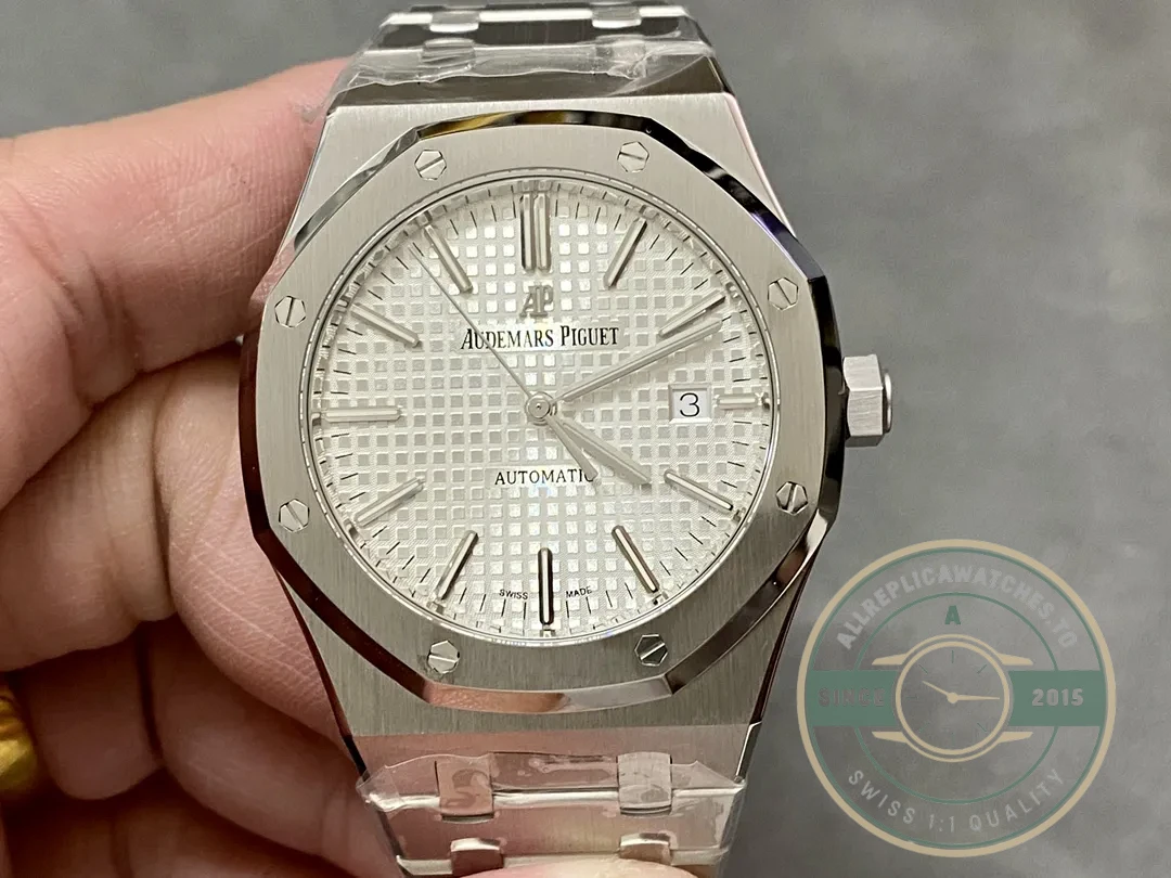 Replica Audemars Piguet Royal Oak White Dial 15400ST.OO.1220ST.02 - Top-Tier Swiss Replica Watch