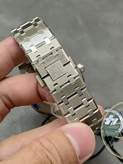 Replica Audemars Piguet Royal Oak White Dial 15400ST.OO.1220ST.02 - Budget Luxury Replica Watch