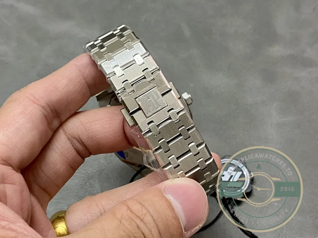 Replica Audemars Piguet Royal Oak White Dial 15400ST.OO.1220ST.02 - Budget Luxury Replica Watch