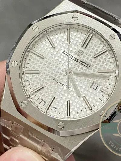 Replica Audemars Piguet Royal Oak White Dial 15400ST.OO.1220ST.02 - Affordable Luxury Replica Timepiece