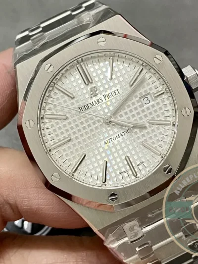 Replica Audemars Piguet Royal Oak White Dial 15400ST.OO.1220ST.02 - Budget Luxury Replica Watch