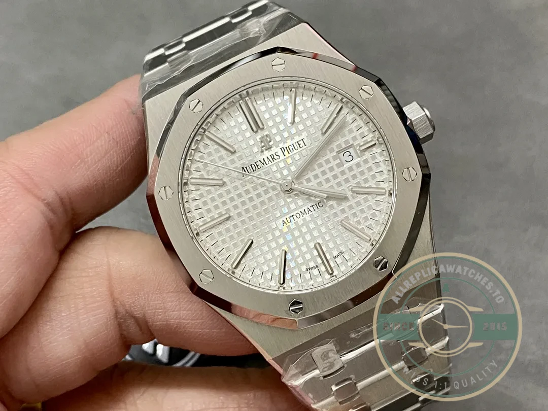 Replica Audemars Piguet Royal Oak White Dial 15400ST.OO.1220ST.02 - Budget Luxury Replica Watch