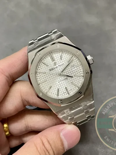 Replica Audemars Piguet Royal Oak White Dial 15400ST.OO.1220ST.02 - High-Grade Replica Watch