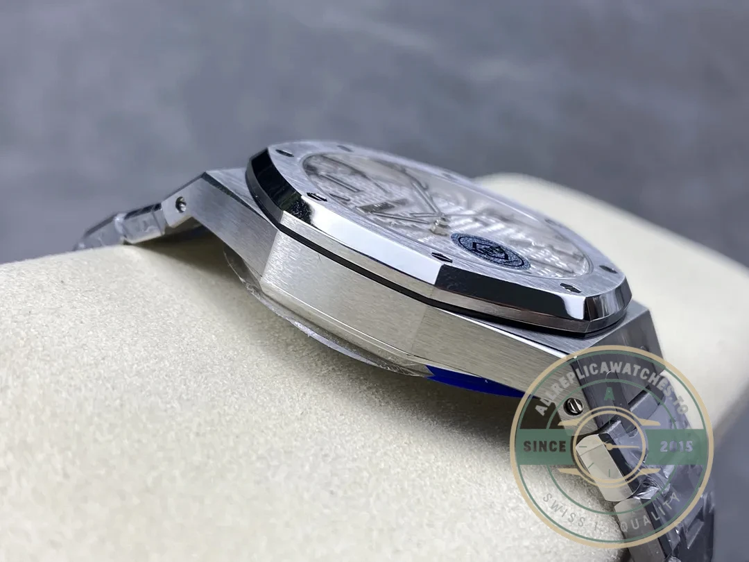 Replica Audemars Piguet Royal Oak White Dial 15510ST.OO.1320ST.08 41mm - Best Quality Replica Watch