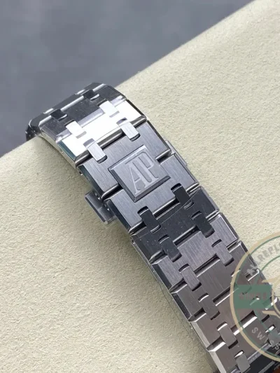 Replica Audemars Piguet Royal Oak White Dial 15510ST.OO.1320ST.08 41mm - Swiss Movement Replica Watch