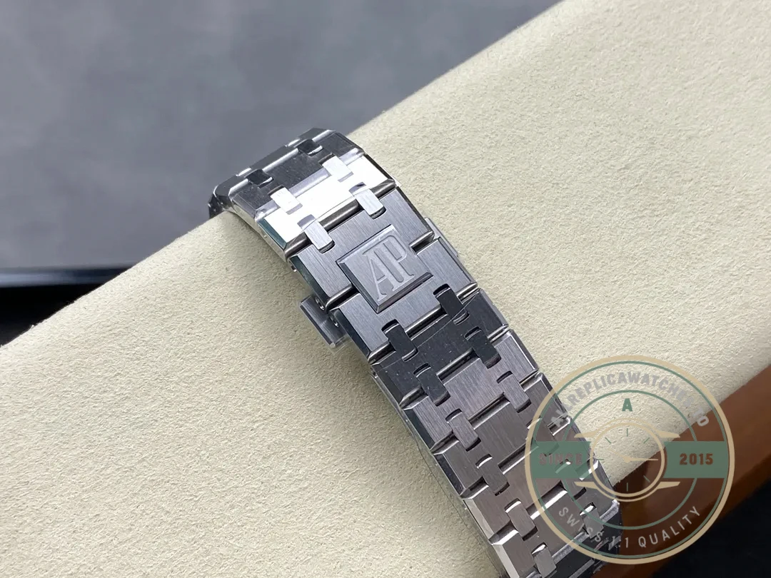Replica Audemars Piguet Royal Oak White Dial 15510ST.OO.1320ST.08 41mm - Swiss Movement Replica Watch