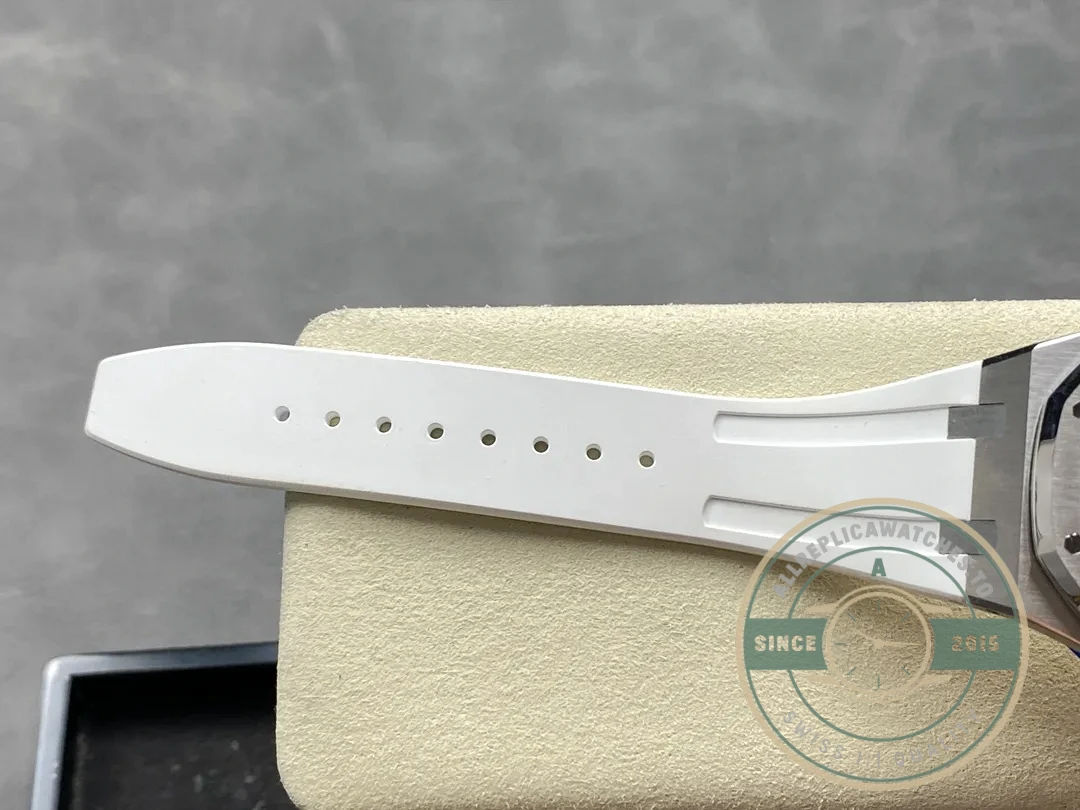 Replica Audemars Piguet Royal Oak White Dial, Rubber 15500ST.OO.1220ST.04 - Best Quality Replica Watch