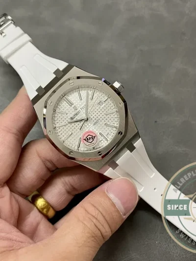 Replica Audemars Piguet Royal Oak White Rubber 15400ST.OO.1220ST.02 - Best Quality Replica Watch