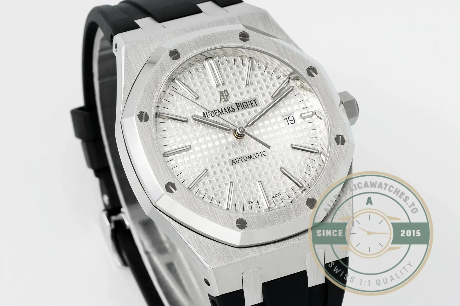 Replica Audemars Piguet Royal Oak White, Rubber 15400ST.OO.1220ST.02 - Best Quality Replica Watch
