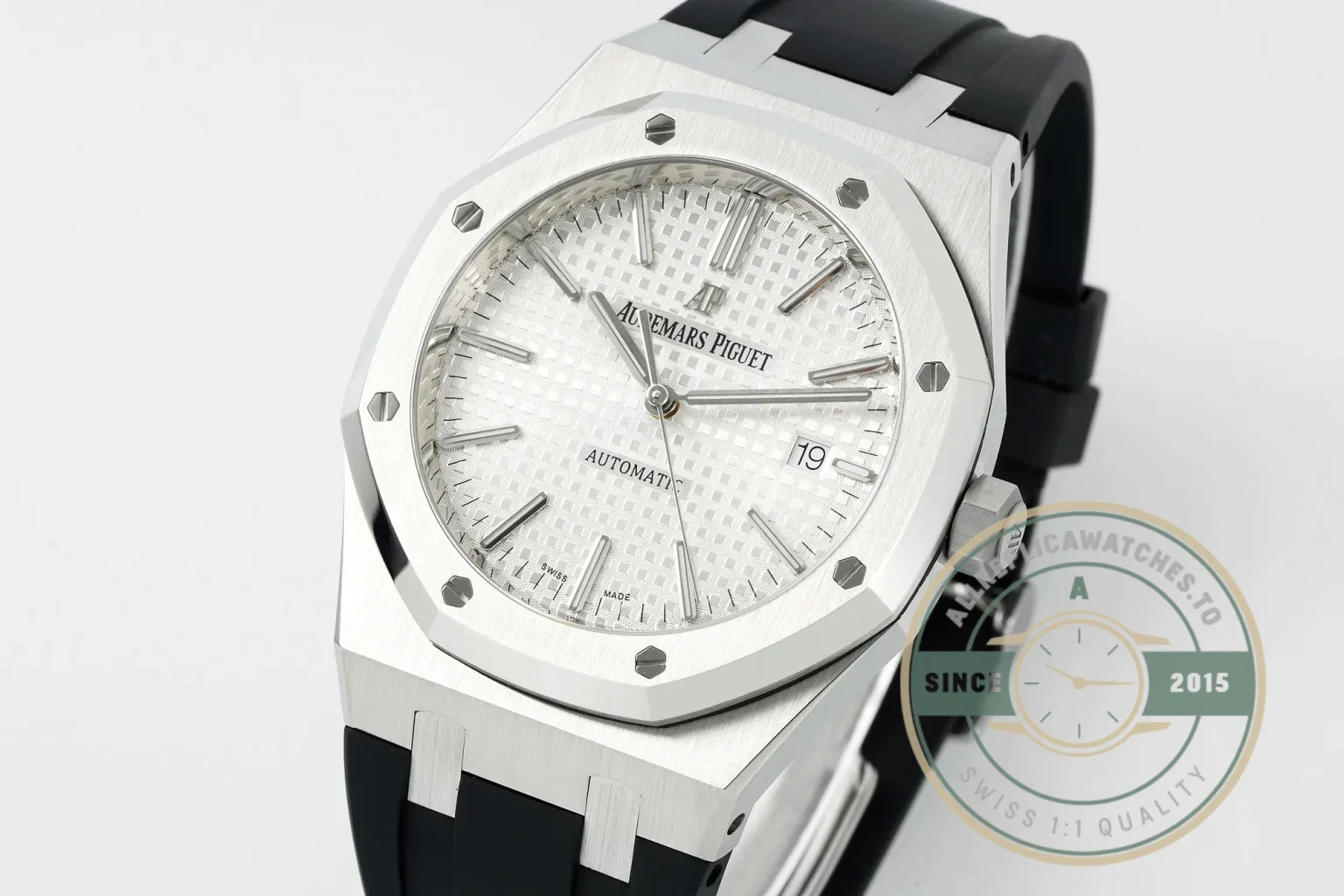 Replica Audemars Piguet Royal Oak White, Rubber 15400ST.OO.1220ST.02 - Swiss-Made Clone Watch