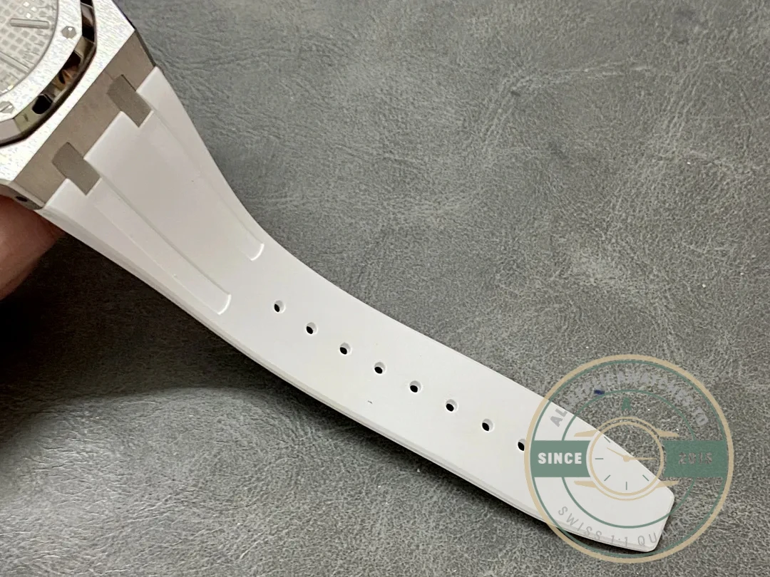 Replica Audemars Piguet Royal Oak White Rubber 15400ST.OO.1220ST.02 - Best Quality Replica Watch