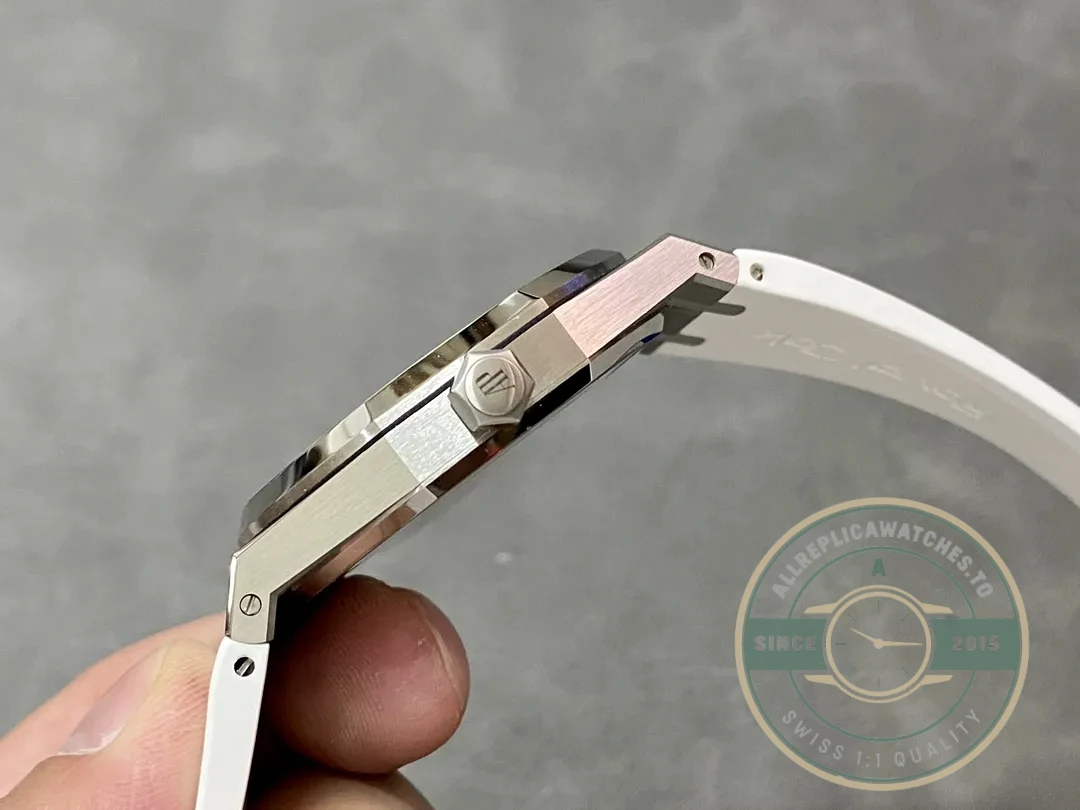 Replica Audemars Piguet Royal Oak White Rubber 15400ST.OO.1220ST.02 - Premium Super Clone Watch