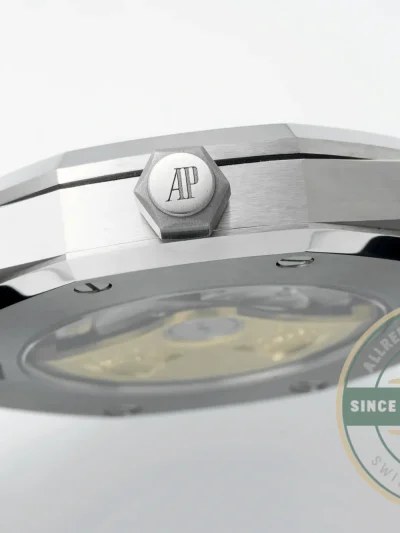 Replica Audemars Piguet Royal Oak White, Rubber 15400ST.OO.1220ST.02 - Swiss-Made Clone Watch