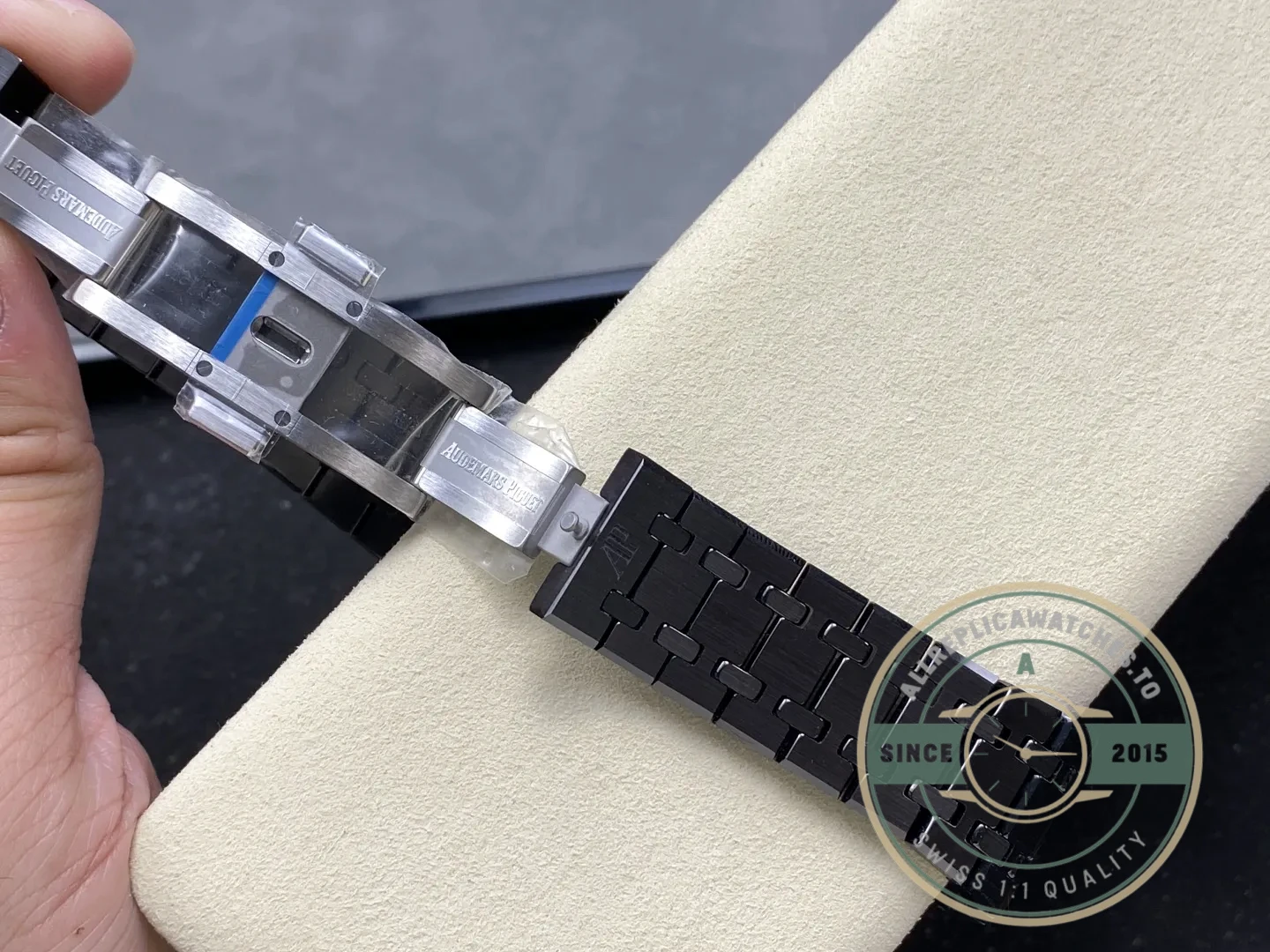 Replica Audemars Piguet Royal Oak series 26240CE.OO.1225CE.02 - Budget Luxury Replica Watch