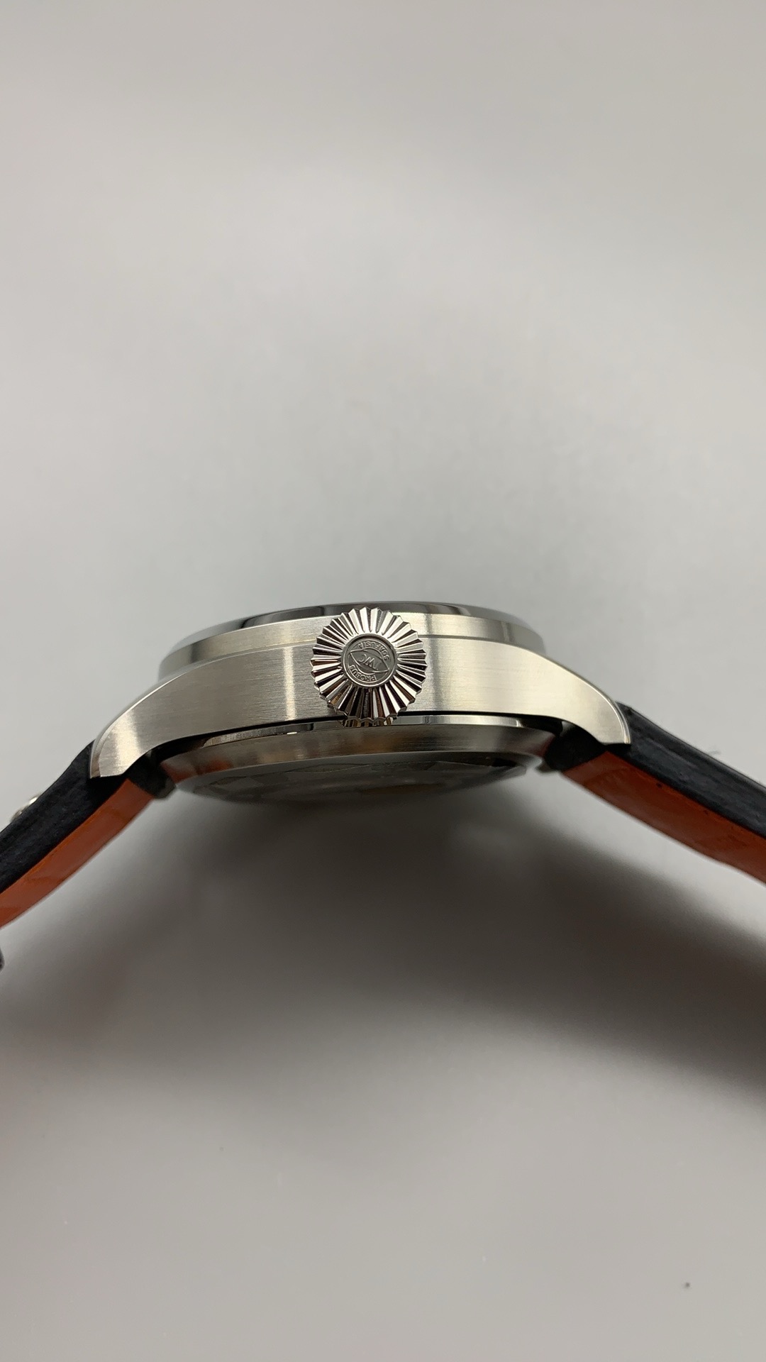 Date aperture set into the lower half of the dial, flush with the printing
