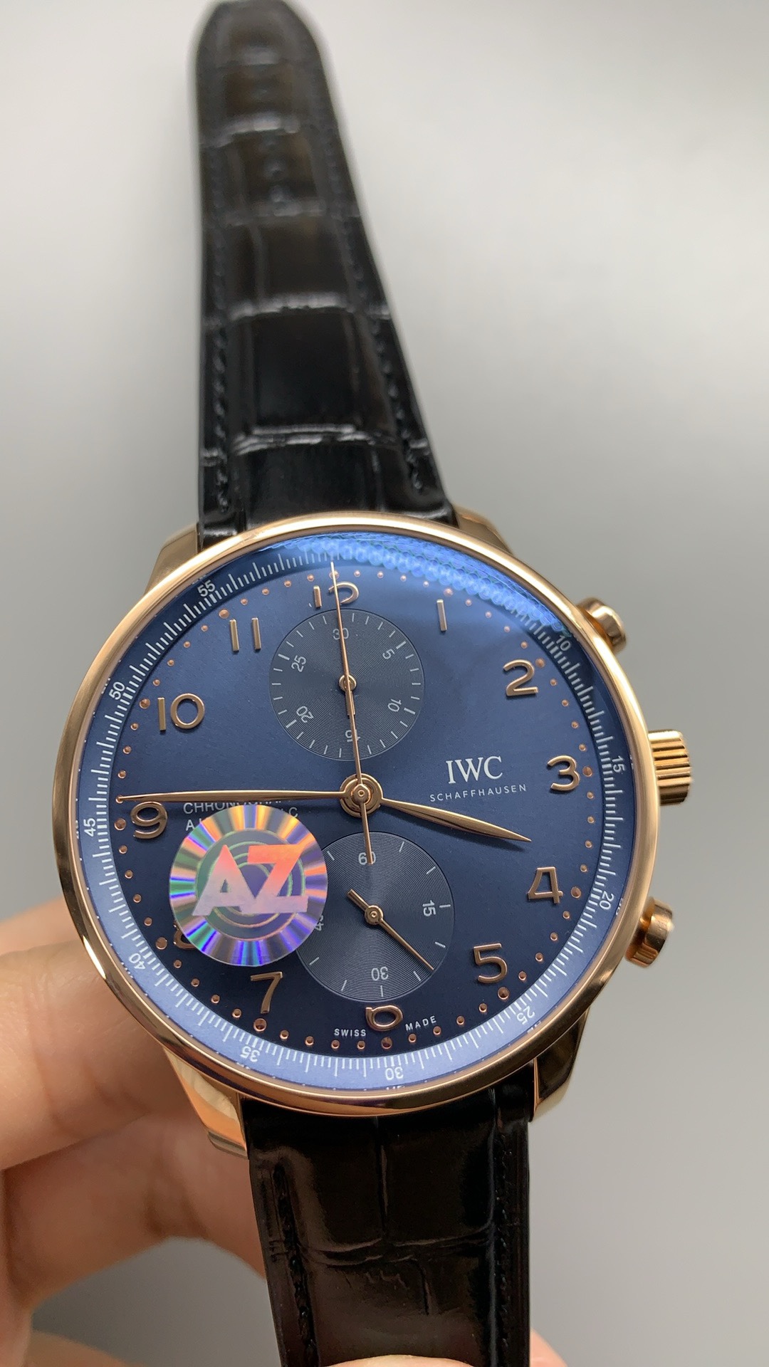 Case finishing polished along the stainless steel flanks of the chronograph