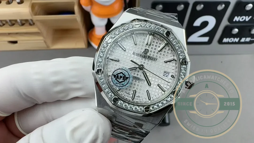 Superclone Audemars Piguet Royal Oak series 15451ST.ZZ.D011CR.01 37mm - High-Grade Replica Watch