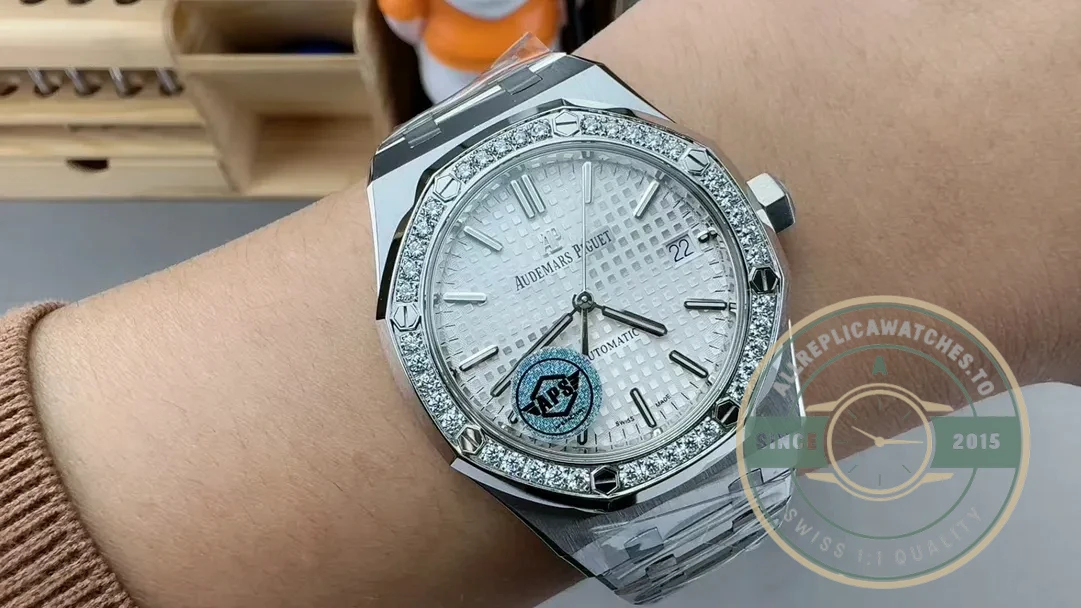 Superclone Audemars Piguet Royal Oak series 15451ST.ZZ.D011CR.01 37mm - Premium Super Clone Watch