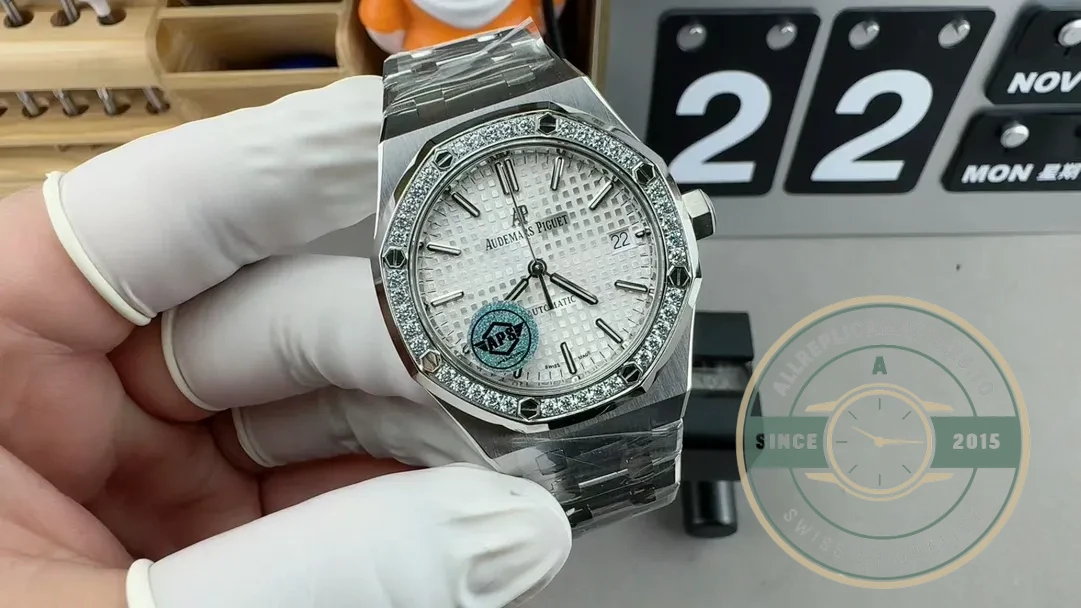 Superclone Audemars Piguet Royal Oak series 15451ST.ZZ.D011CR.01 37mm - Luxury Replica Watch