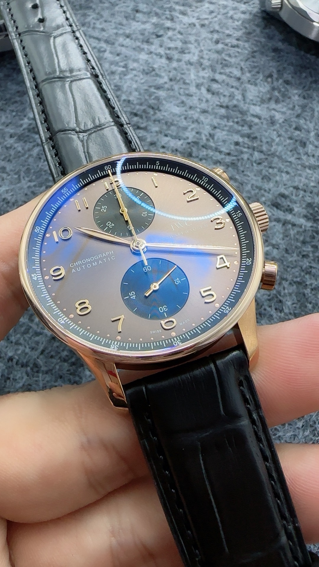 Silver-toned subdials cut through the deep blue of this chronograph dial