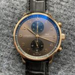 Sunburst finishing swings the dial between navy and a lighter blue by angle
