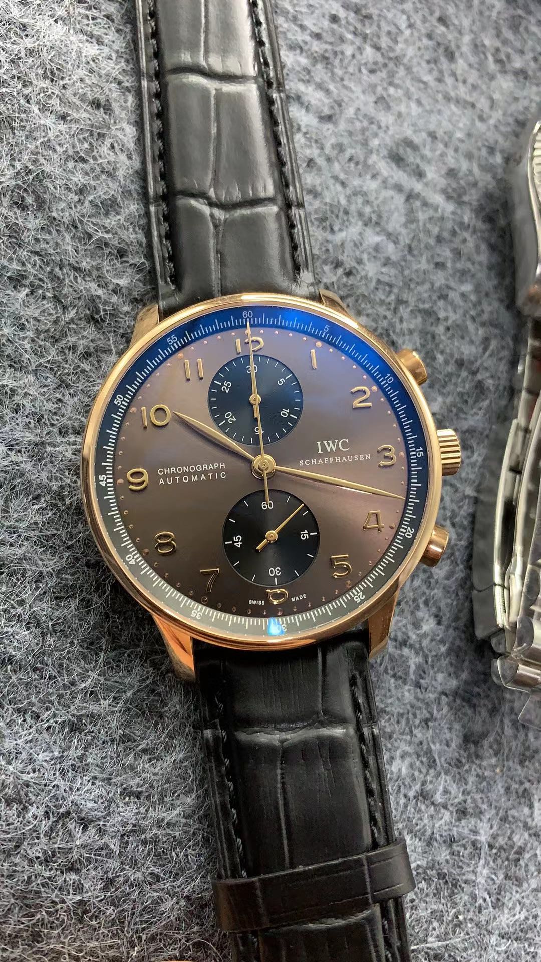 Anti-reflective treatment beneath the dome keeps the blue dial free of glare