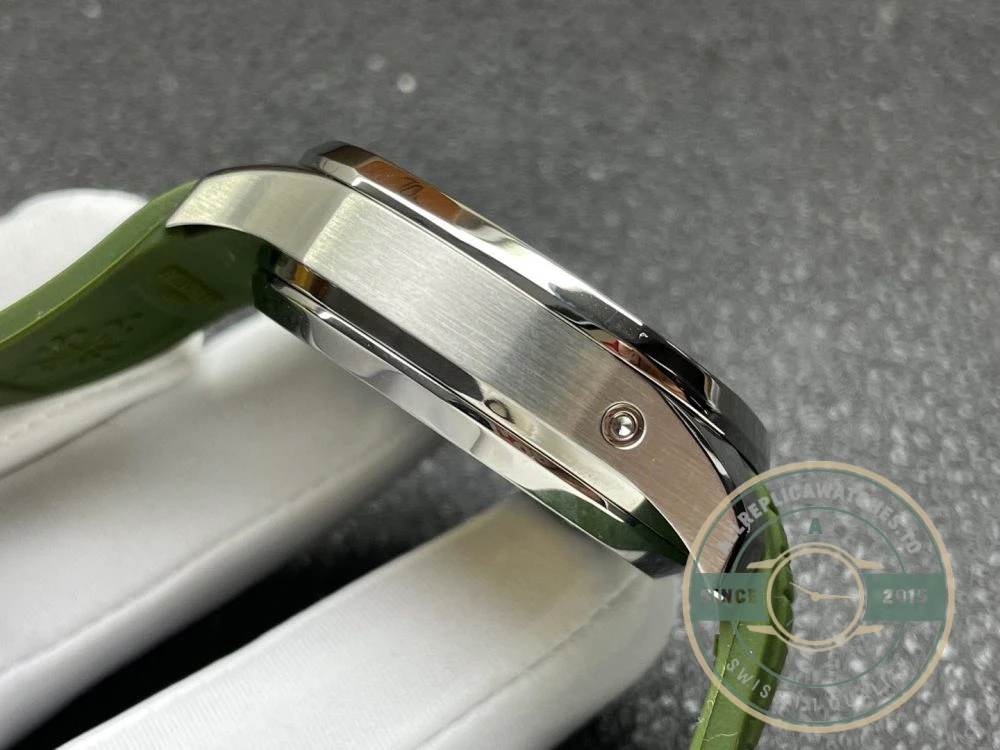 Replica Aquanaut 5968A-001 Patek Philippe Chronograph 42.2 mm, Steel, 5968A-001 Green Strap - Premium Super Clone Watch