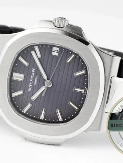 Replica Nautilus 5711-001 Patek Philippe 40 mm, Black Dial, Black Rubber - Swiss-Made Clone Watch