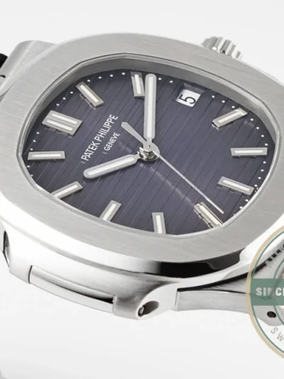 Replica Nautilus 5711-001 Patek Philippe 40 mm, Black Dial, Black Rubber - Swiss-Made Clone Watch