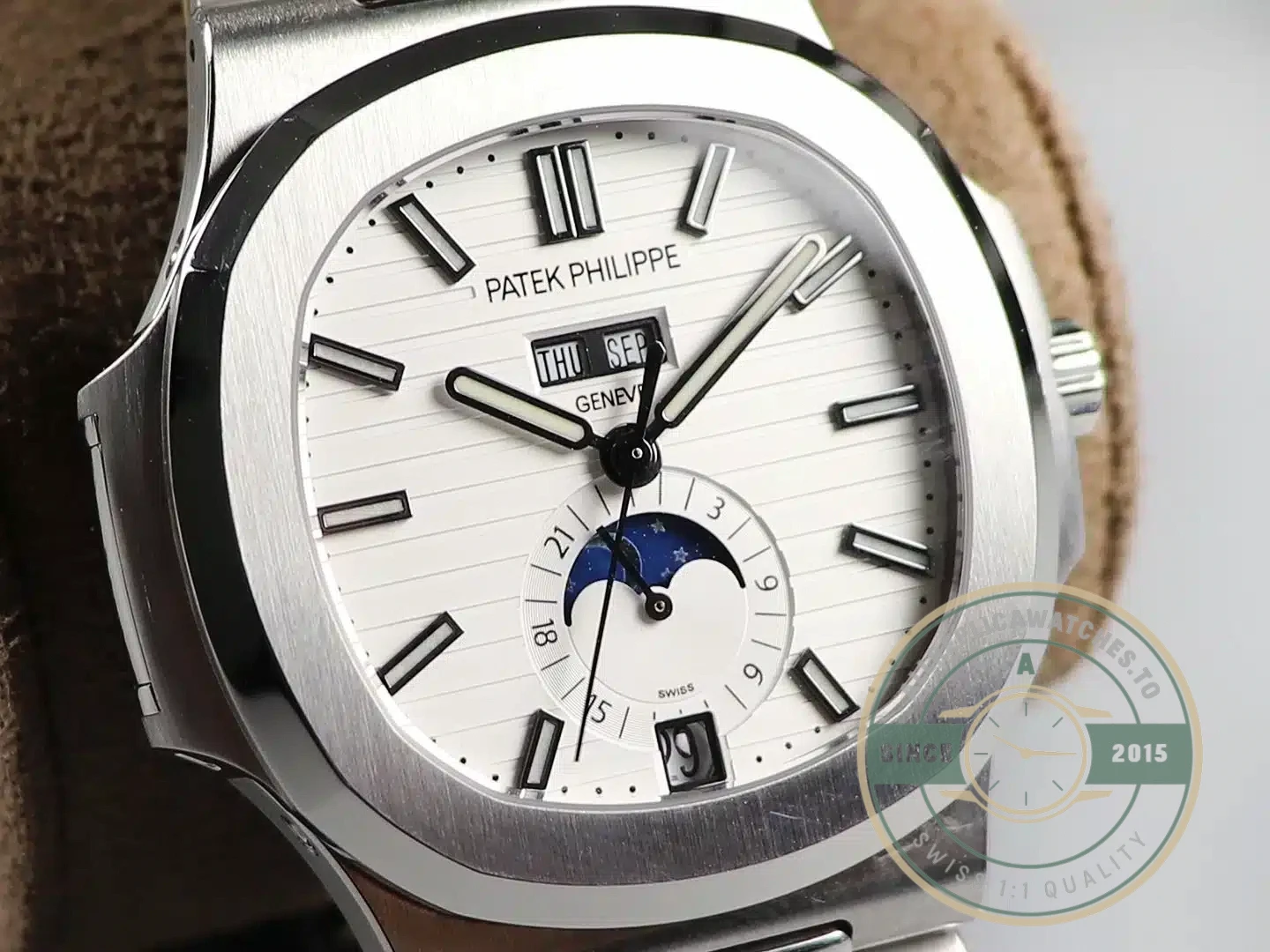Replica Nautilus 5726/1A Annual Calendar, Moon phases 40.5 mm, Steel - High-Grade Replica Watch