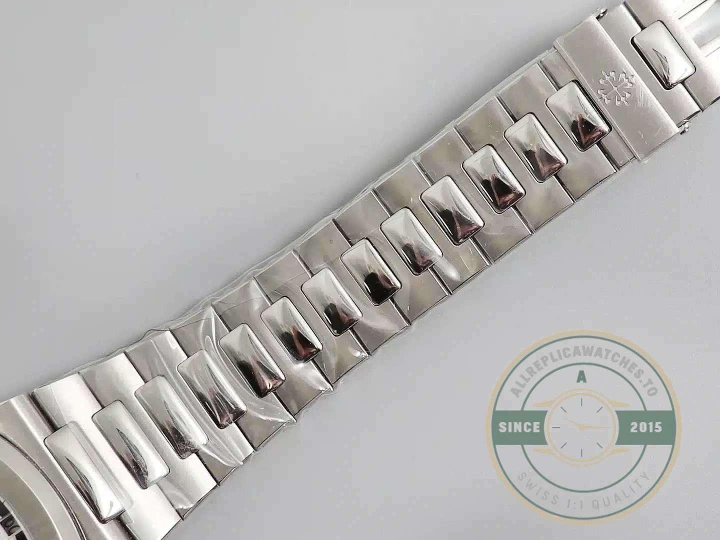 Replica Nautilus 5726/1A Annual Calendar, Moon phases 40.5 mm, Steel - Premium Super Clone Watch