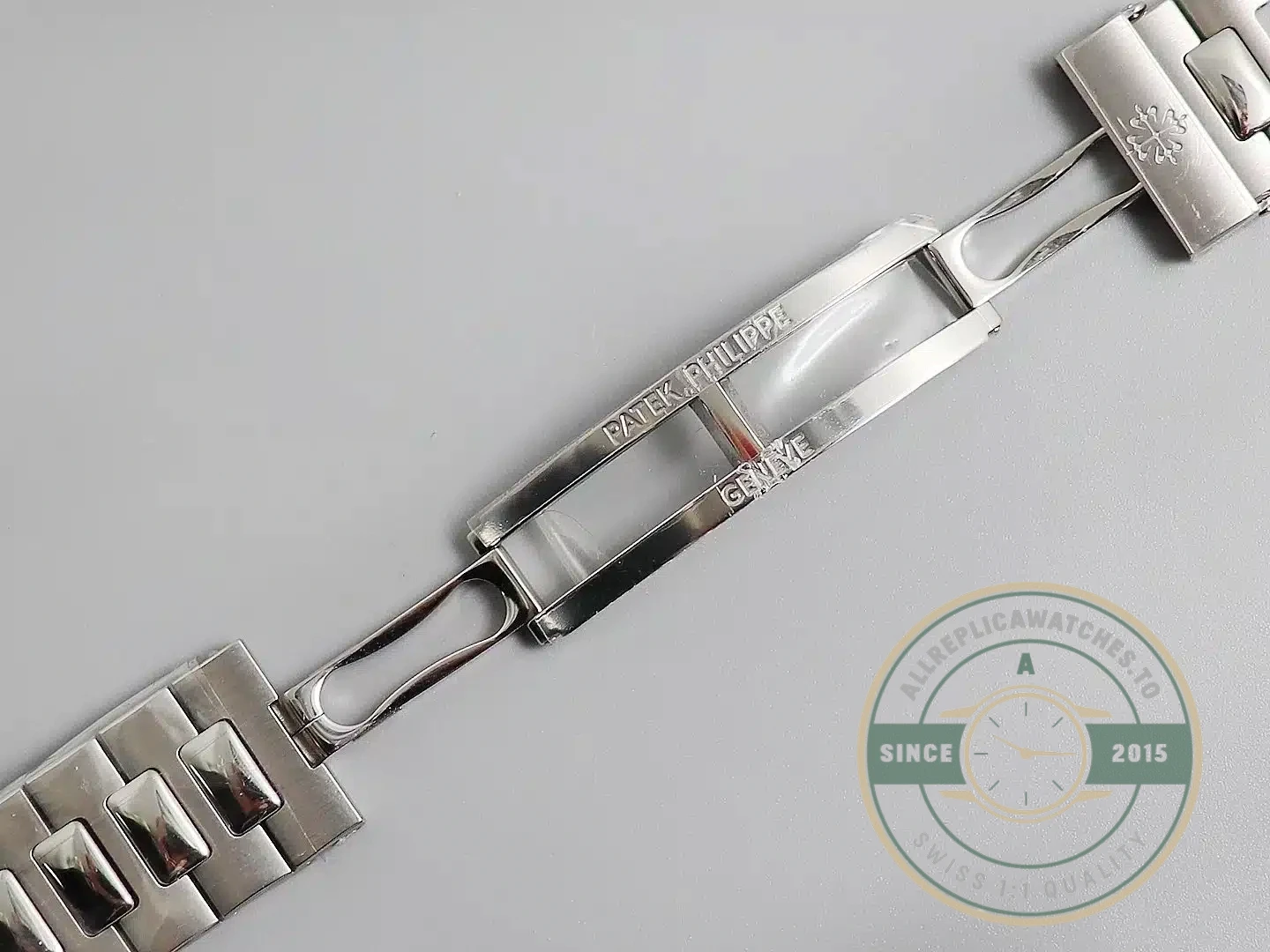 Replica Nautilus 5726/1A Annual Calendar, Moon phases 40.5 mm, Steel - Affordable Super Clone Watch