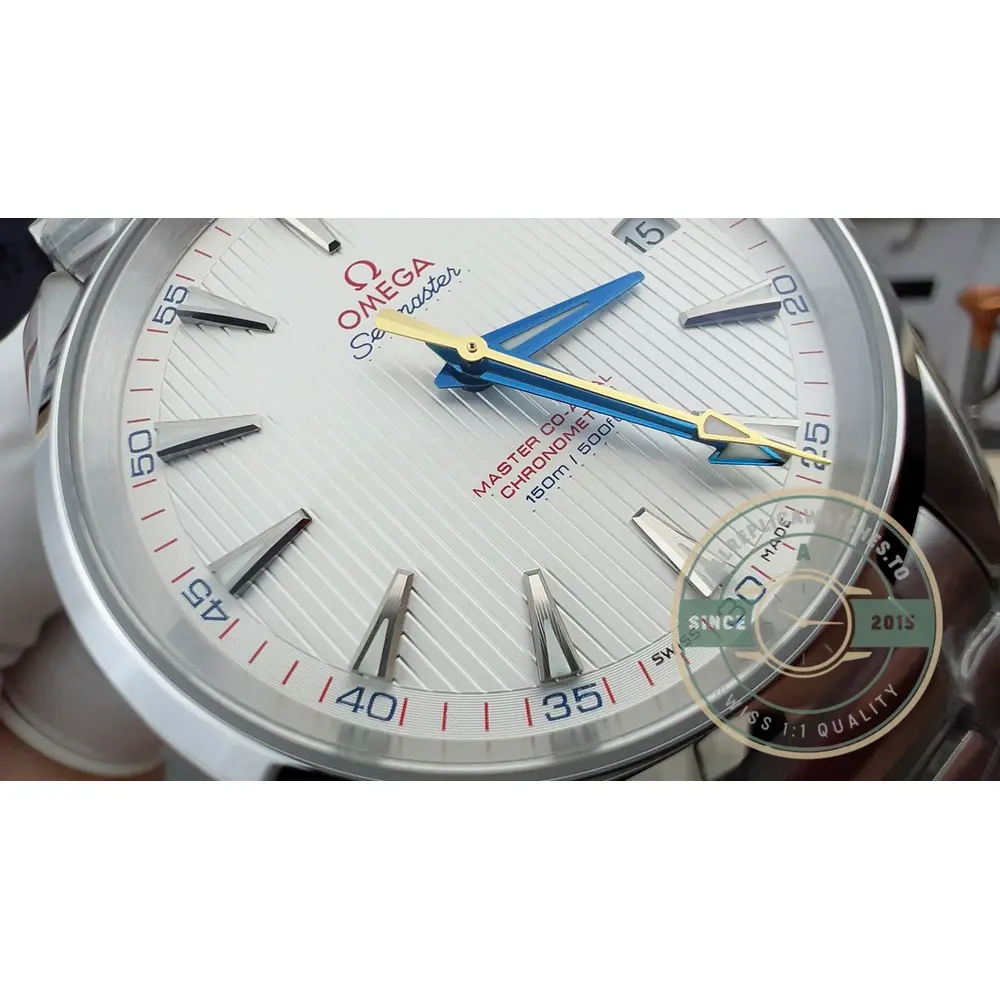 Deployant clasp closing the steel bracelet of the 41.5mm Omega Aqua Terra clone