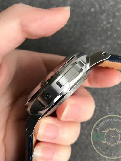 Replica Panerai Luminor 1950 GMT PAM 1033 - 1:1 Swiss Replica Watch