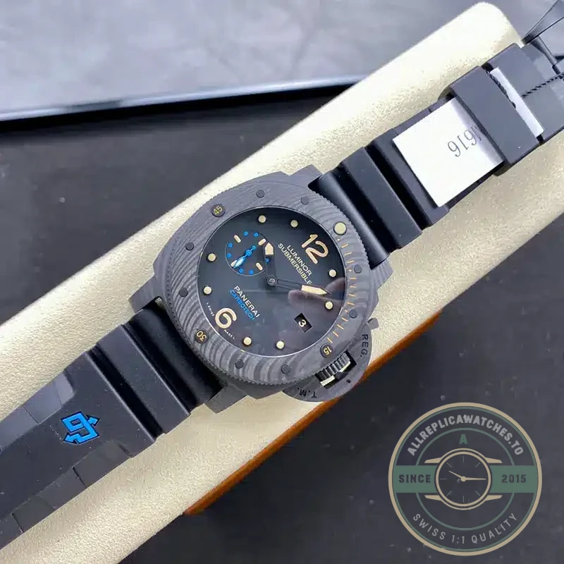 Replica Panerai Submersible Carbotech PAM616 - 1:1 Swiss Replica Watch