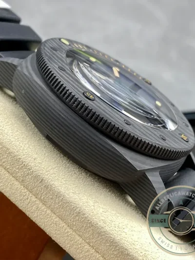 Replica Panerai Submersible Carbotech PAM616 - Swiss Movement Replica Watch