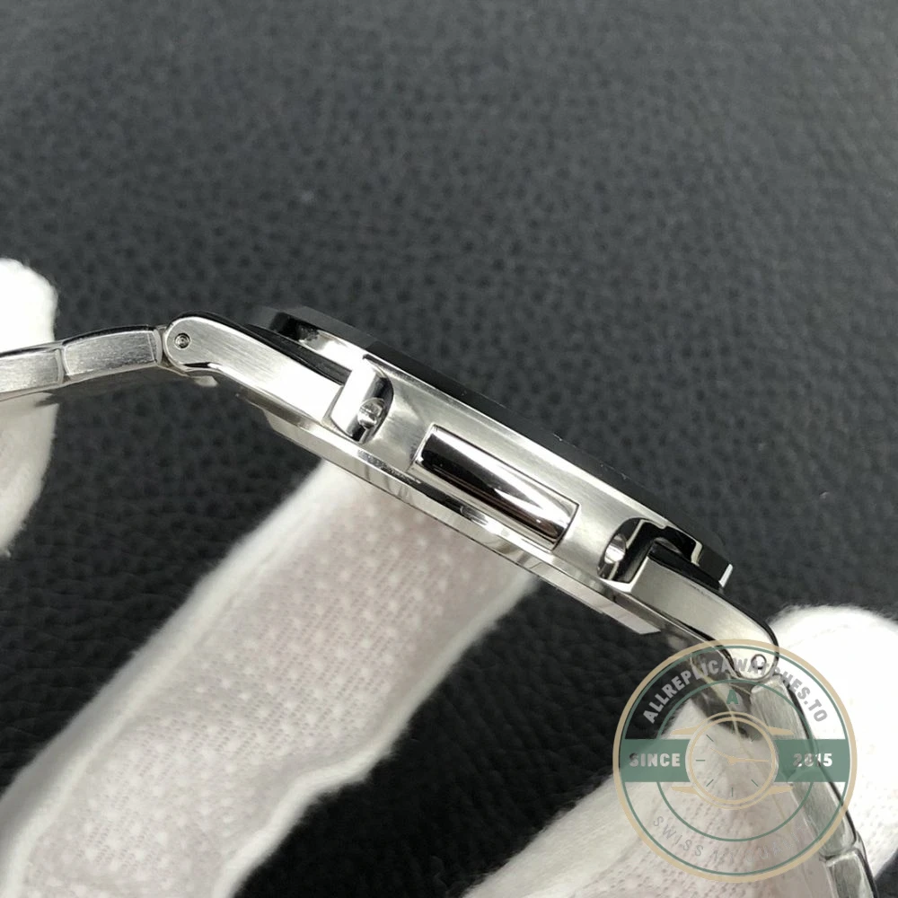 Replica Tiffany & Co Nautilus 5711/1A 40 mm, Stainless Steel - High-Grade Replica Watch