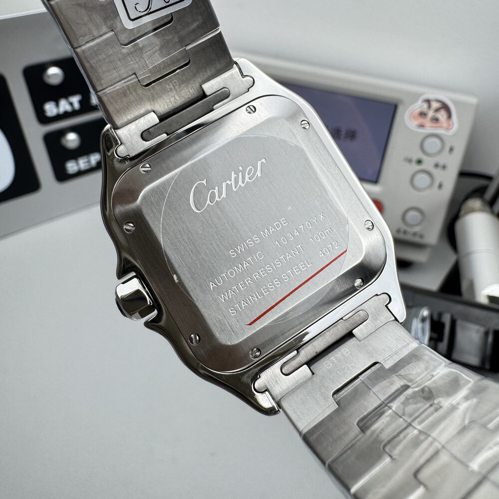 Reverse of the two-tone case, automatic and water-resistant lines in script
