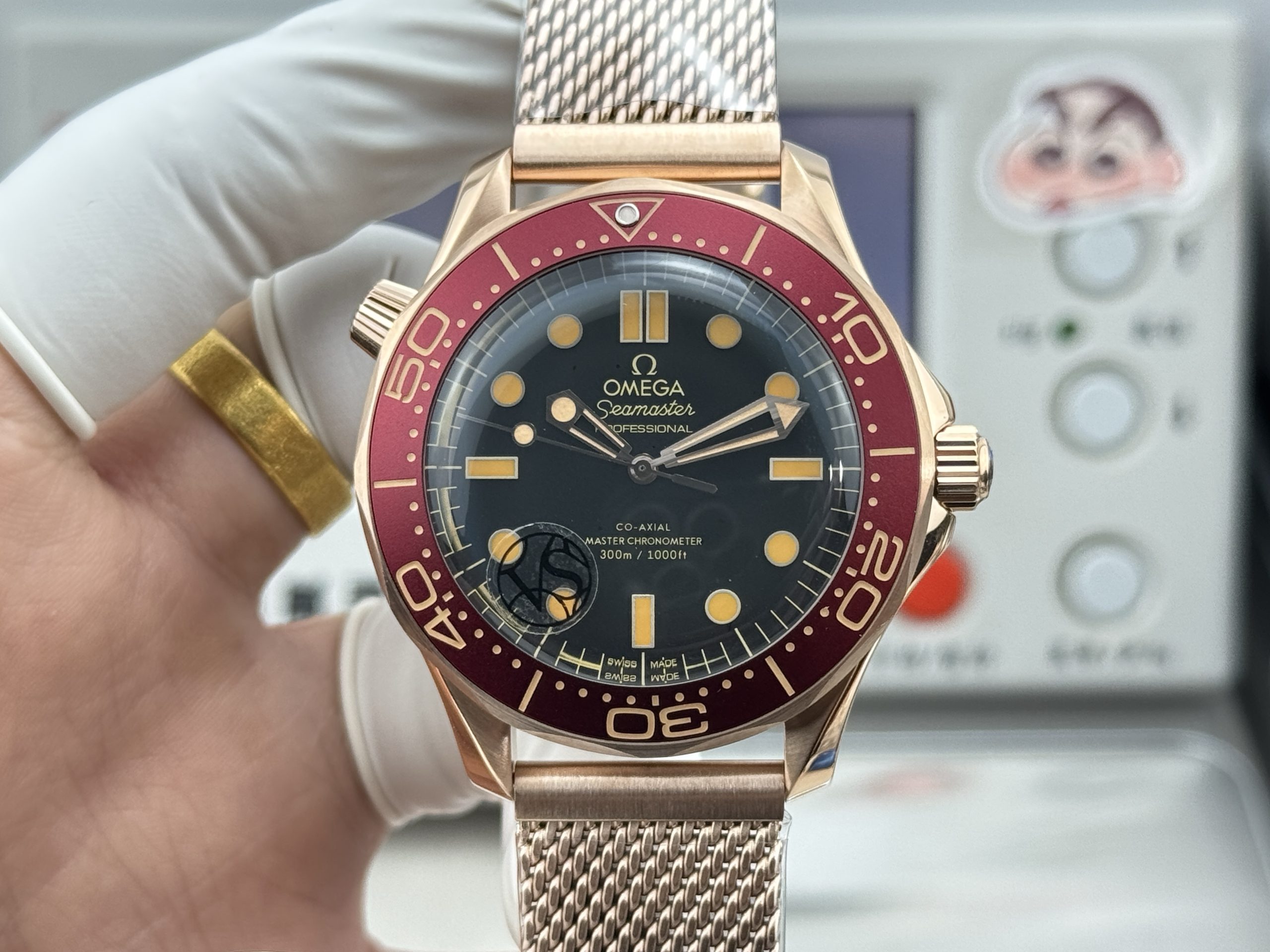 Subdued matte flanks on the Omega Seamaster superclone where polished steel would catch light
