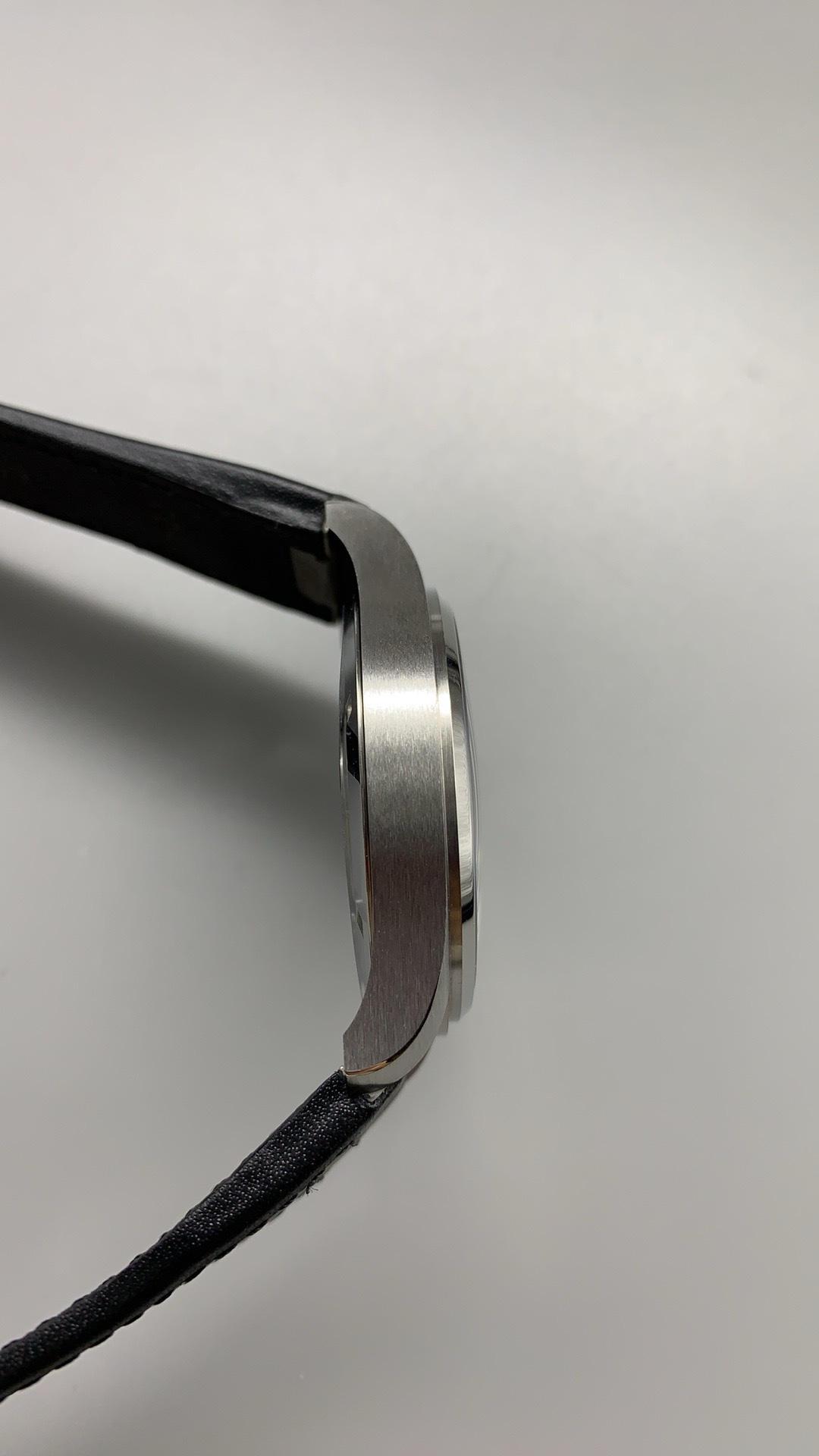 Screw-in crown carrying the brand emblem on the steel Mark XX clone