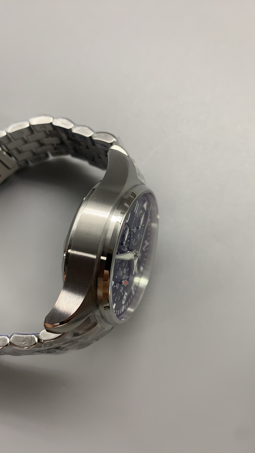 The day-date complication at three, dropped by the later 41mm chronographs