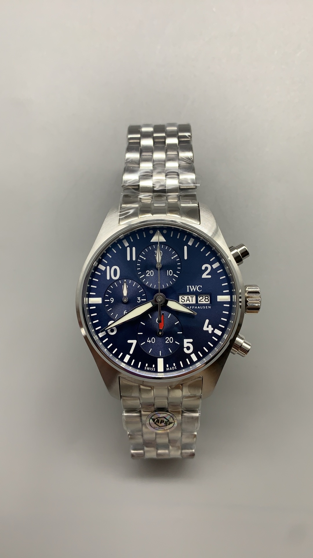 Blue reading naturally next to navy, grey and tan, wider than a black dial